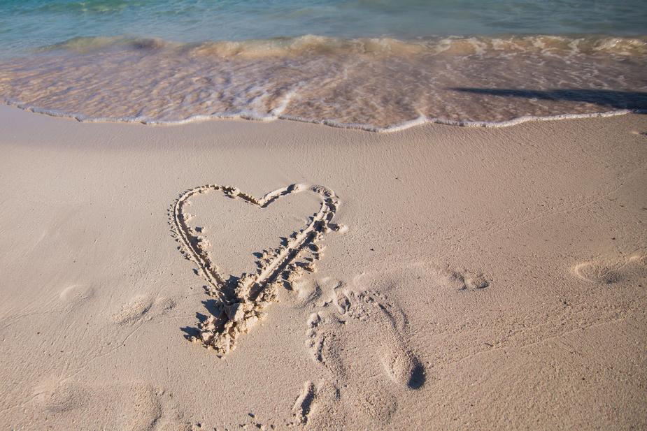 heart-in-vacation-sand.jpg